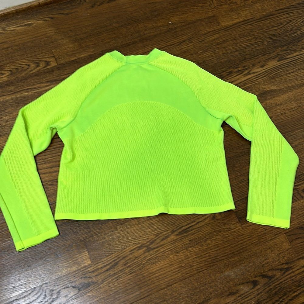 Athleta Turbo Seamless Cropped Crewneck in Neon Green - Size Small - Picture 7 of 7